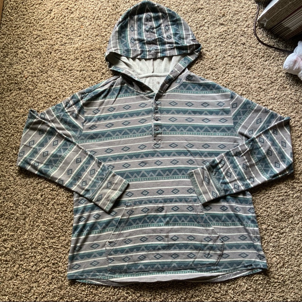 ON THE BYAS long sleeve with hood